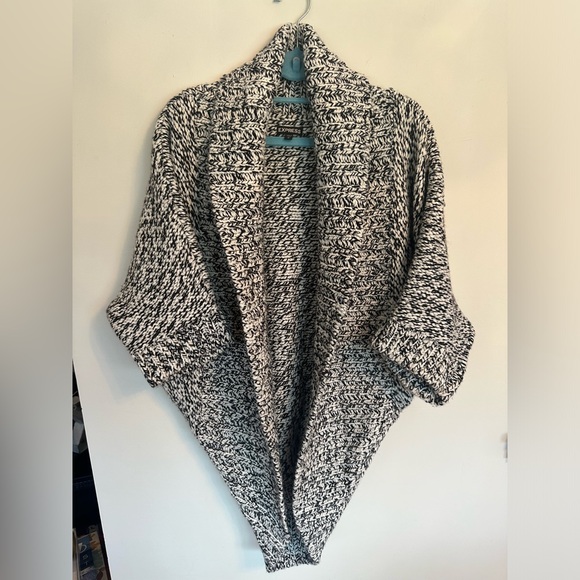 Express Shrug - Picture 1 of 6